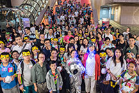 「外星人玩轉太空館」參加者在香港藝術館集合，浩浩蕩蕩往香港太空館出發。