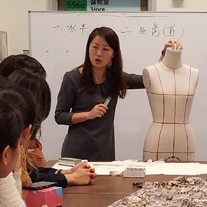  Talk on the Sewing Technique of Hong
                                              Kong-style Cheongsam cum Cheongsam
                                              Show