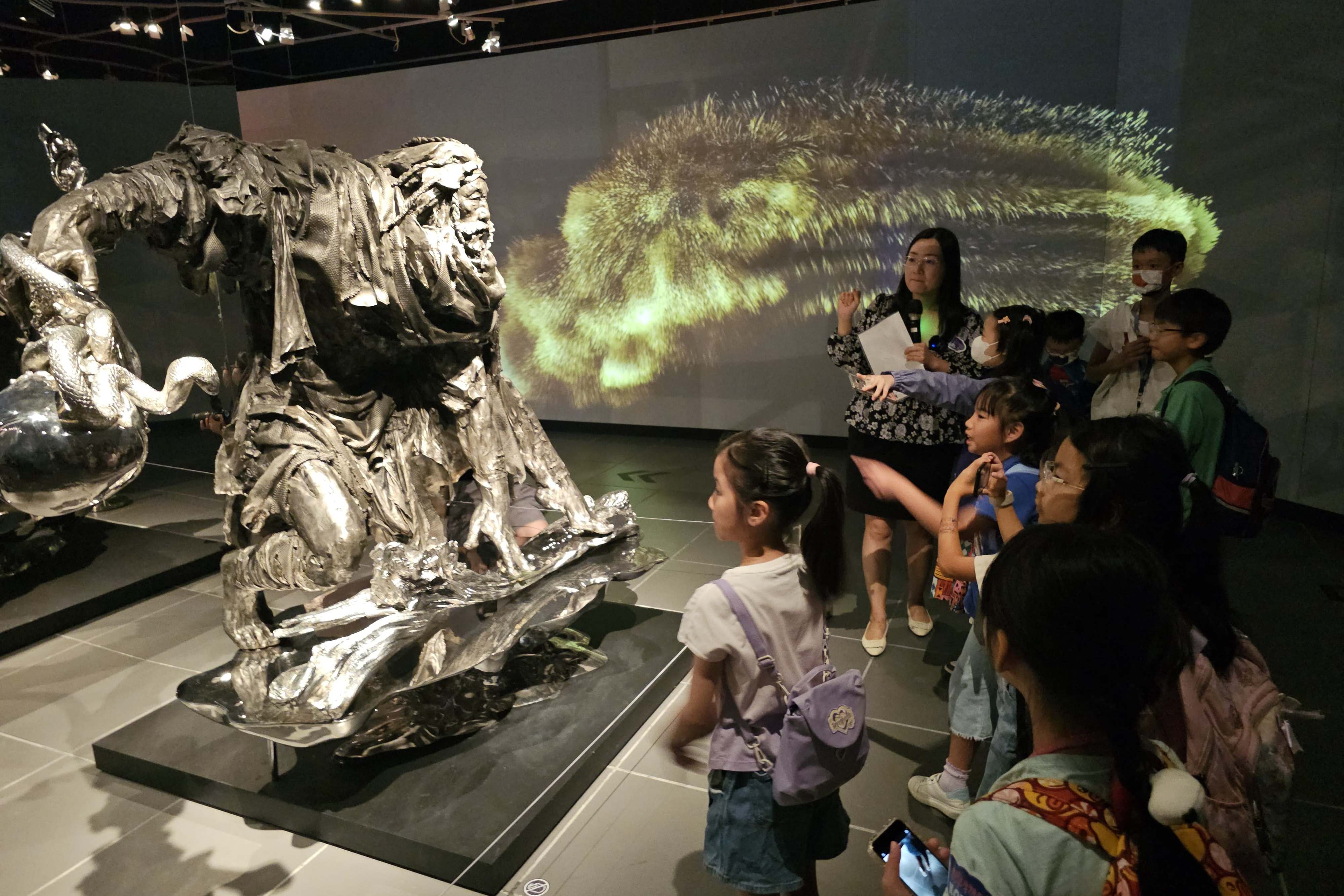 「俠之大者 &mdash;&mdash; 金庸百年誕辰紀念．任哲雕塑展」親子導賞團